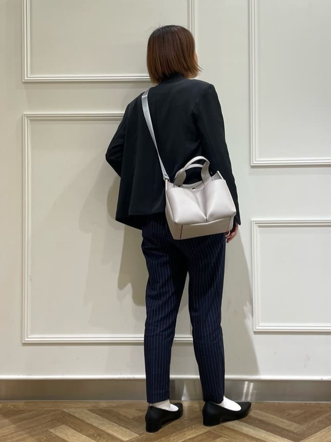 SOさんの「SHOO･LA･RUE｜【洗える/SS-3L】すっきりキレイにかっこよく 大人のテーパードパンツ」を使ったコーディネート