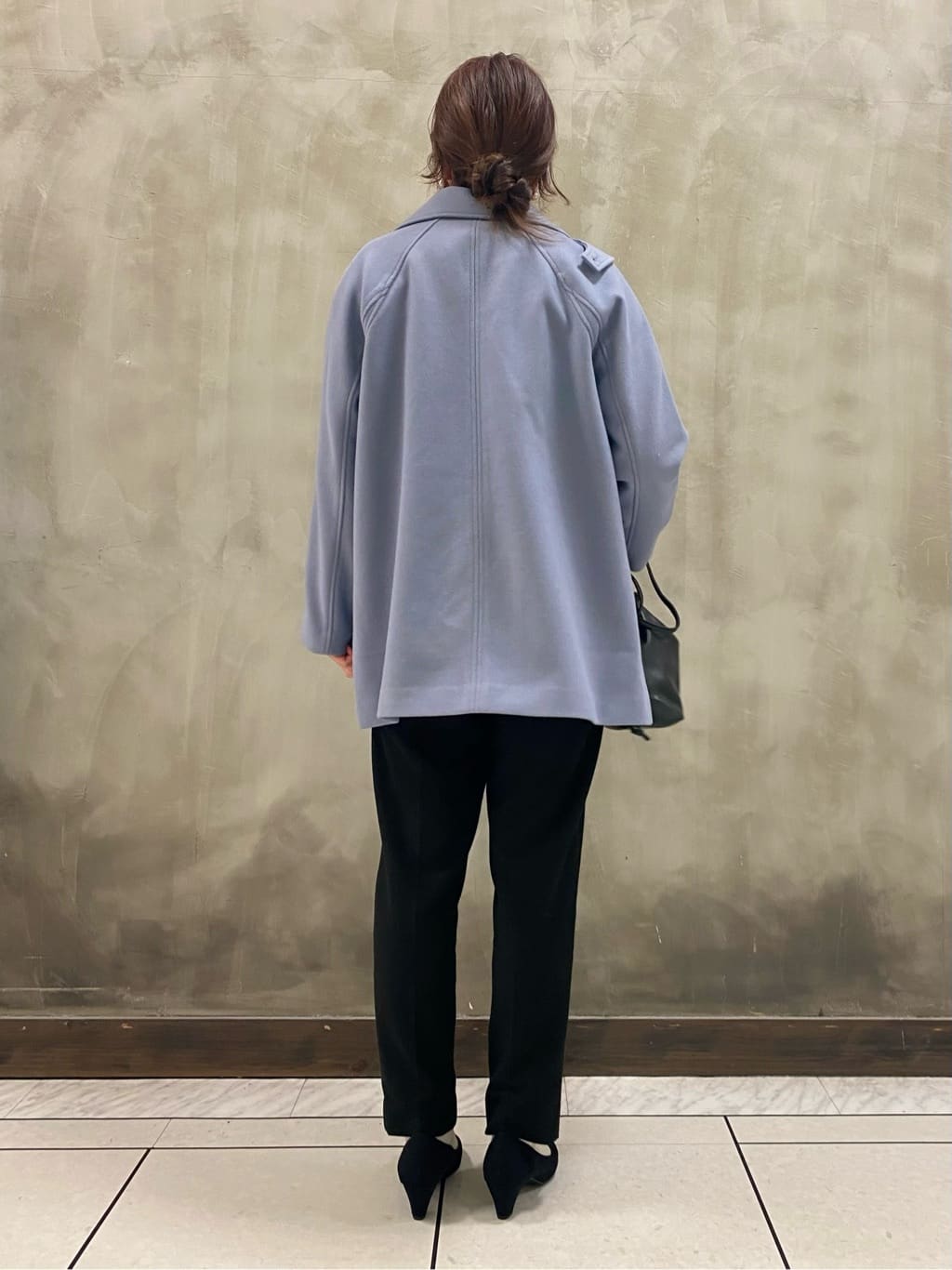 サカタさんの「grove｜【ふわっと心地よい足入れ】やわここち(R)Vカットパンプス」を使ったコーディネート