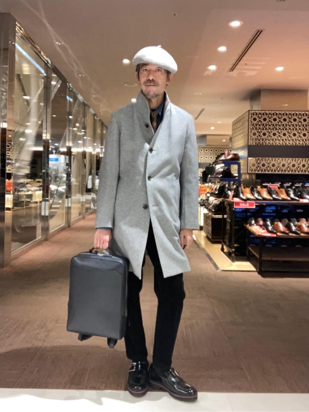 KDDさんの「TAKEO KIKUCHI｜【ウールカシミヤブレンド】ビーバー調 スタンドカラー コート」を使ったコーディネート