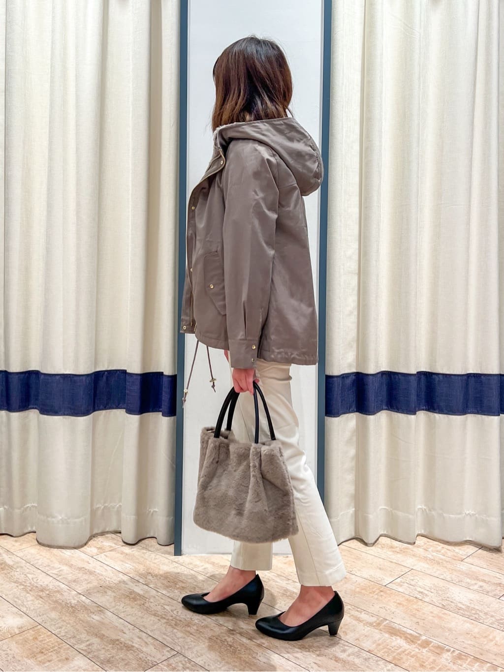 SAYAKAさんの「grove｜【ふわっと心地よい足入れ】やわここち(R)Vカットパンプス」を使ったコーディネート