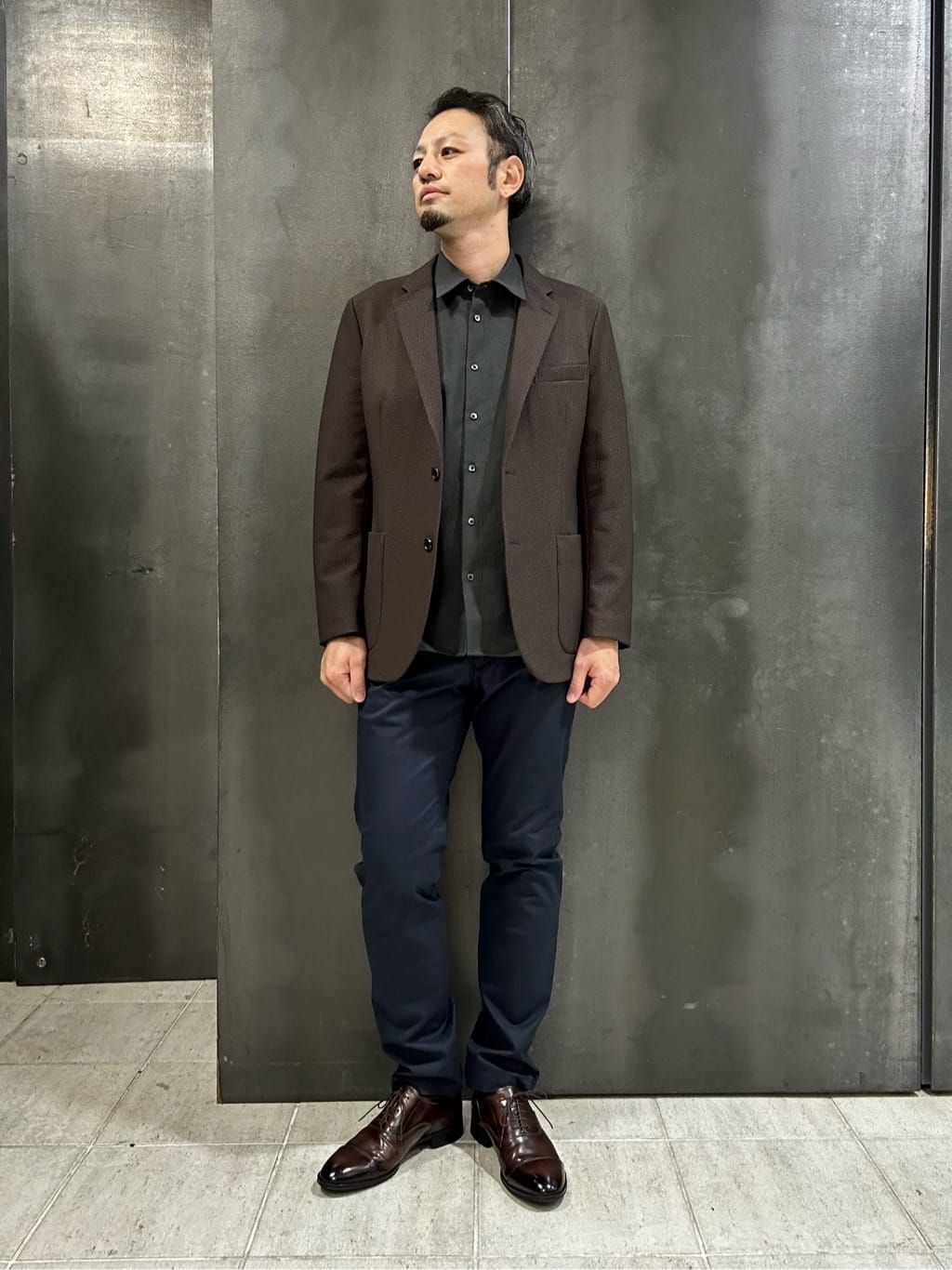 coheyさんの「TAKEO KIKUCHI｜【全7サイズ&times;8色展開！】トップマルチヘリンボン パンツ」を使ったコーディネート