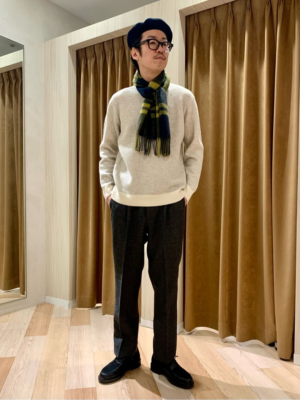 蒲谷祐太さんの「TAKEO KIKUCHI｜【ウールカシミヤブレンド】ビーバー調 スタンドカラー コート」を使ったコーディネート