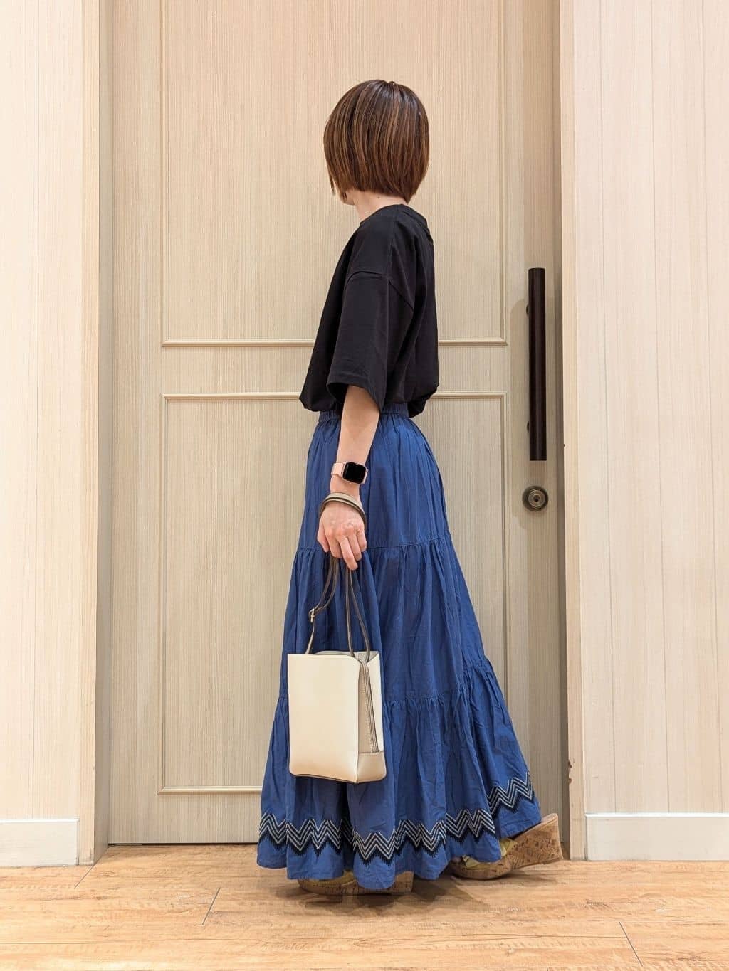 manikoさんの「SHOO･LA･RUE｜【軽量/大人カジュアル】 ふわっと軽い三層ショルダーバッグ」を使ったコーディネート