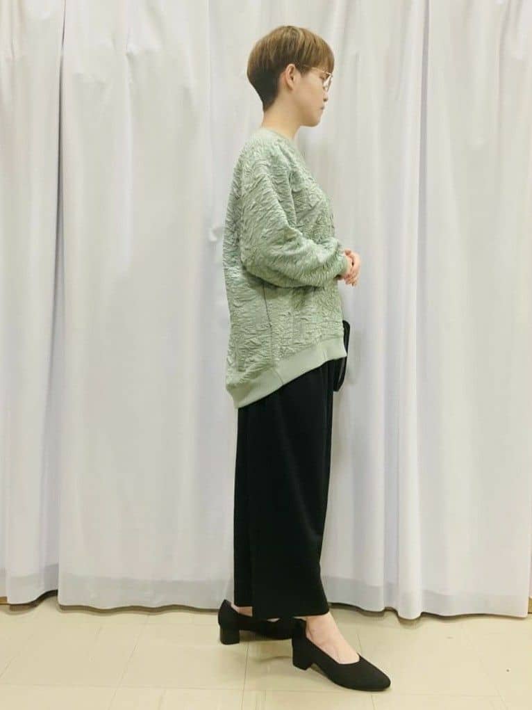 なっちゃんさんの「SHOO･LA･RUE｜【通勤/デイリー/セットアップ可】マルチに使える カットジョーゼット ワイドパンツ」を使ったコーディネート
