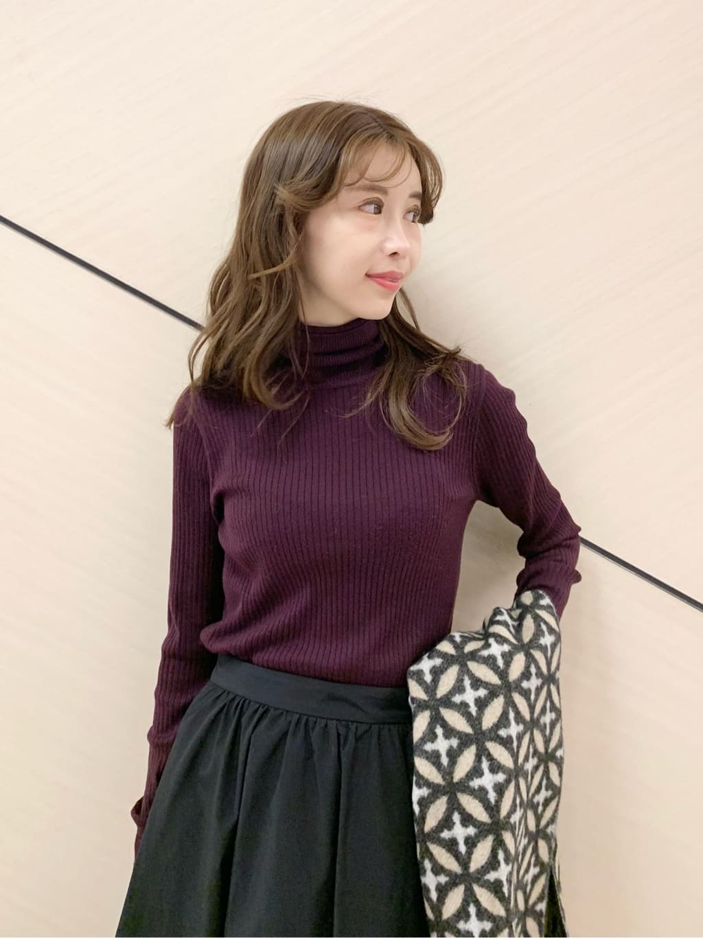 清水夏姫さんの「DRESSTERIOR｜オーバーラップサークル カシミヤ100%マフラー」を使ったコーディネート
