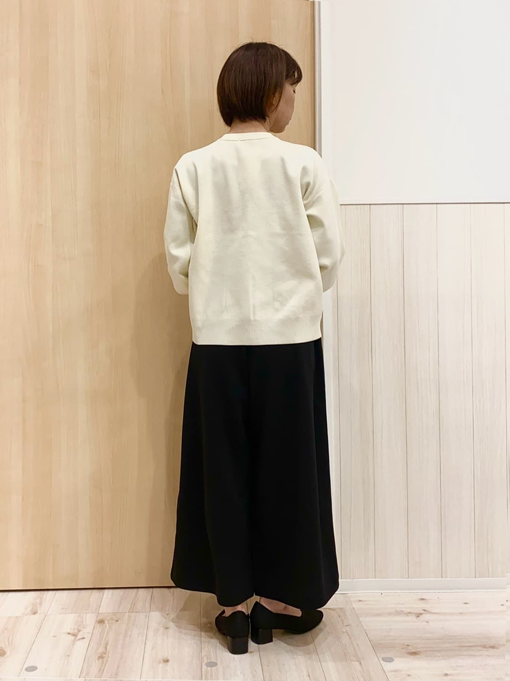 WAさんの「SHOO･LA･RUE｜【通勤/デイリー/セットアップ可】マルチに使える カットジョーゼット ワイドパンツ」を使ったコーディネート