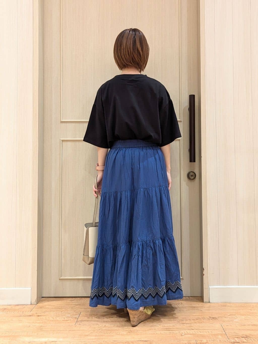 manikoさんの「SHOO･LA･RUE｜【軽量/大人カジュアル】 ふわっと軽い三層ショルダーバッグ」を使ったコーディネート