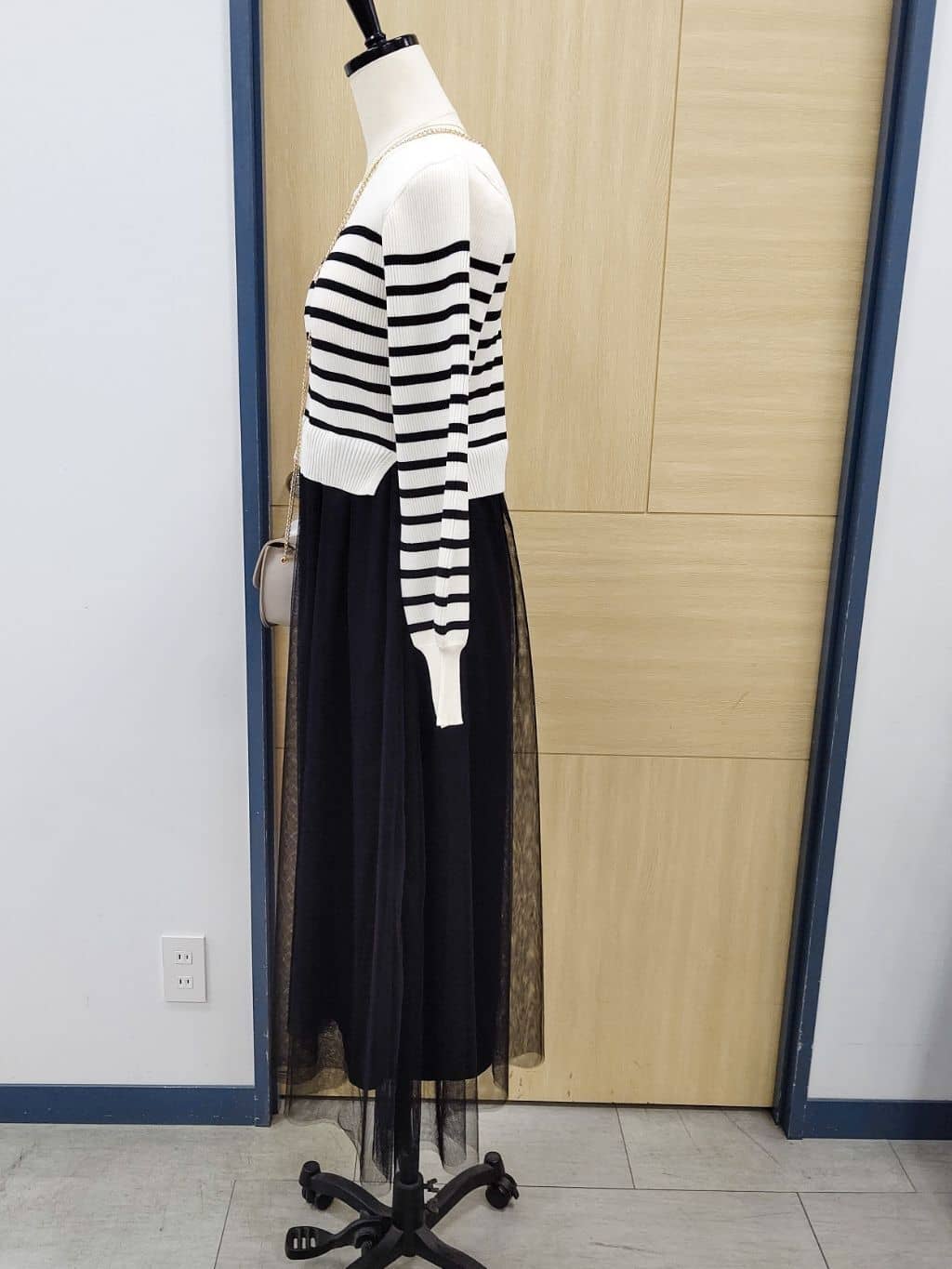 imaさんの「grove｜【ふわっと心地よい足入れ】やわここち(R)Vカットパンプス」を使ったコーディネート