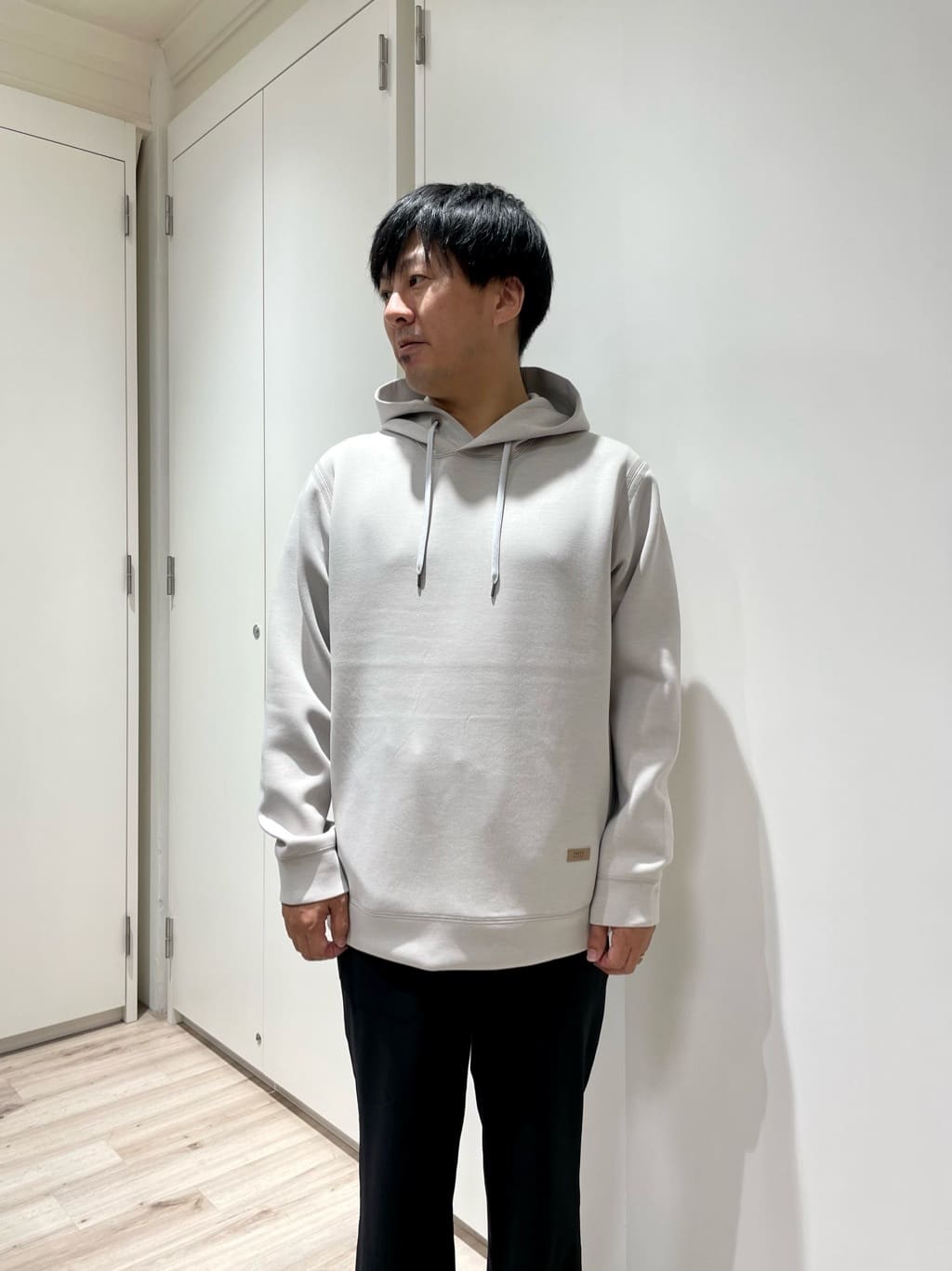 SAGARIさんの「TAKEO KIKUCHI｜【Sサイズ～】エアダン プルオーバー パーカ」を使ったコーディネート