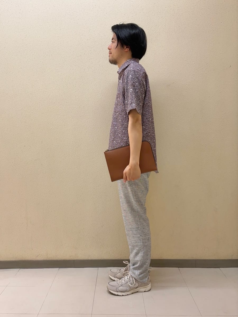 及川さんの「TAKEO KIKUCHI｜【尾州織】リネンブレンド メッシュパンツ」を使ったコーディネート