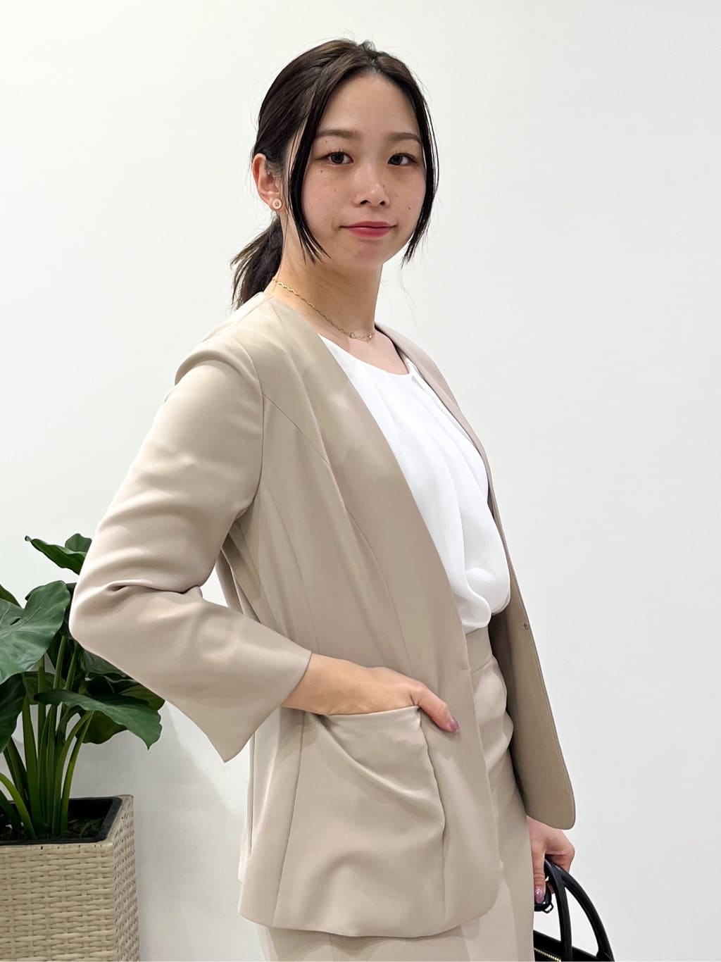 Saekoさんの「COUP DE CHANCE｜【洗える／日本製】フロントタック半袖ブラウス」を使ったコーディネート