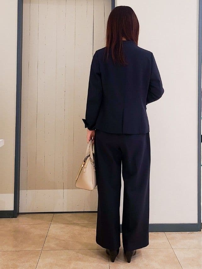 kumiさんの「grove｜【ふわっと心地よい足入れ】やわここち(R)Vカットパンプス」を使ったコーディネート