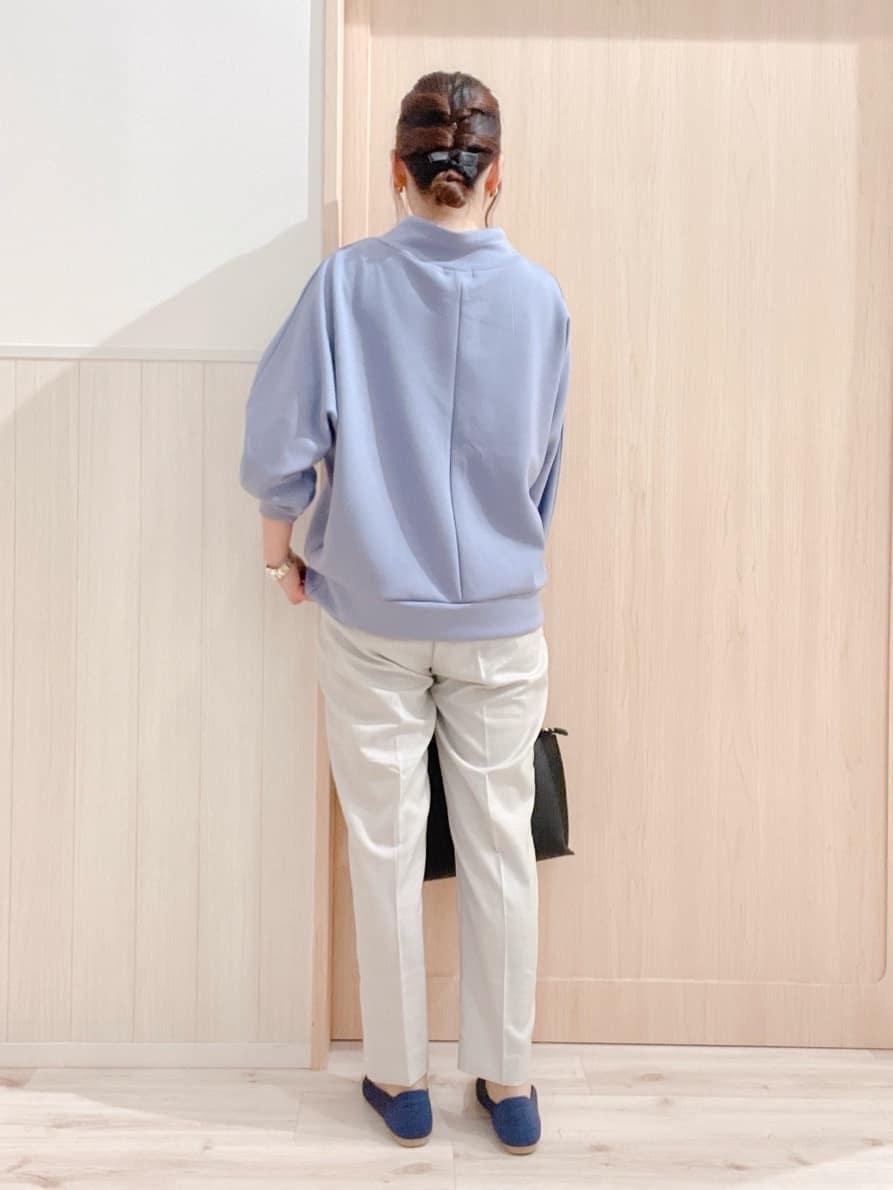 モカさんの「SHOO･LA･RUE｜【洗える/SS-3L】すっきりキレイにかっこよく 大人のテーパードパンツ」を使ったコーディネート