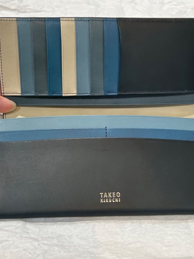 さりーちゃんさんの「TAKEO KIKUCHI｜アンティーク調レザー 2つ折り長財布」を使ったコーディネート