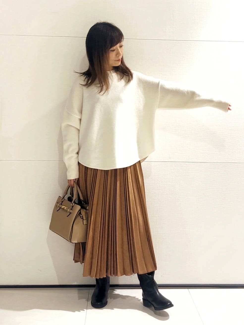 𝑹𝑶𝑴𝑰さんの「INDIVI｜」を使ったコーディネート