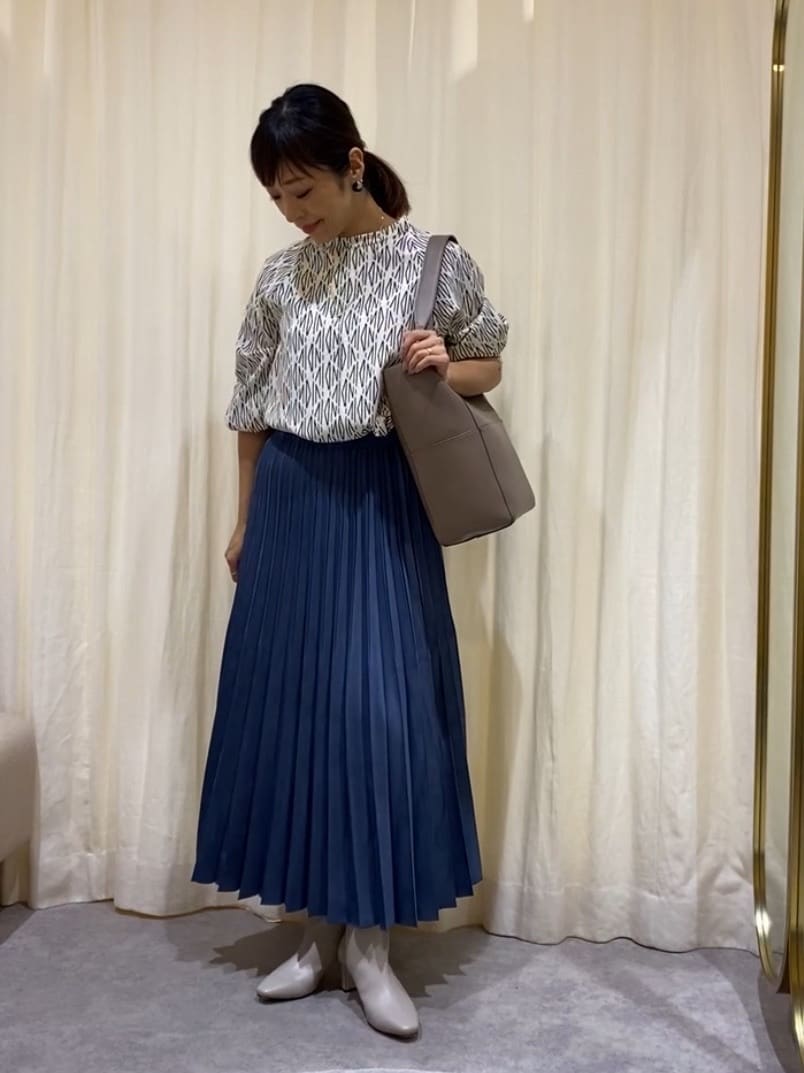 𝑹𝑶𝑴𝑰さんの「INDIVI｜」を使ったコーディネート