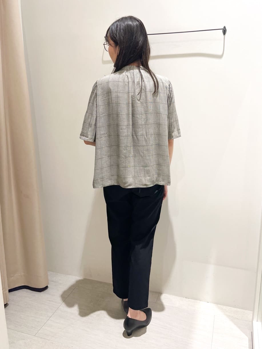 みーちゃんさんの「grove｜【ふわっと心地よい足入れ】やわここち(R)Vカットパンプス」を使ったコーディネート