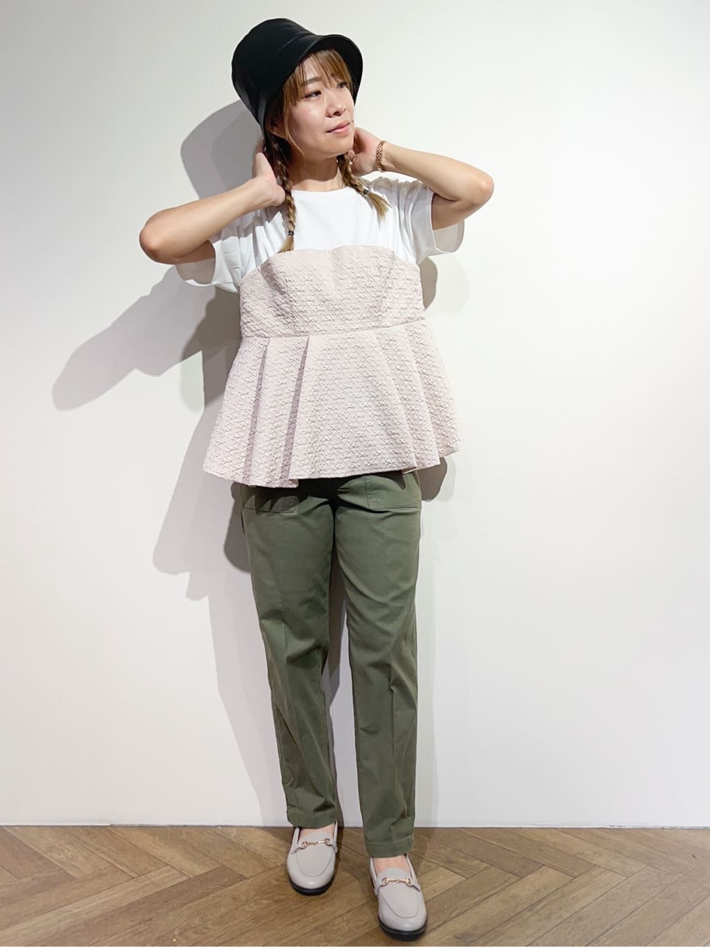 meeさんの「OPAQUE.CLIP｜ストレッチベイカーパンツ／オーガニックコットン混【洗濯機洗い可／ストレッチ】」を使ったコーディネート