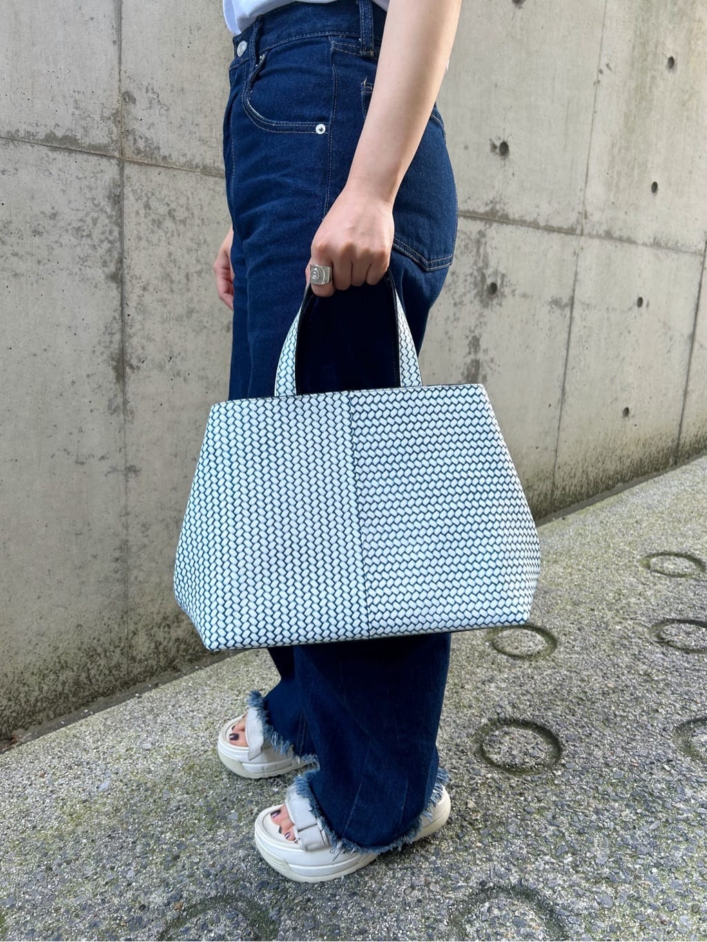 NICHIさんの「HIROKO HAYASHI｜OTTICA（オッティカ）ハンドトートバッグS」を使ったコーディネート