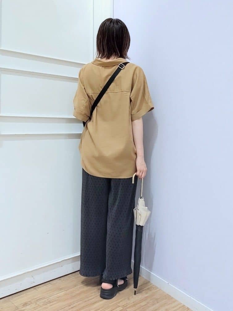miomioさんの「SHOO･LA･RUE｜【長傘/晴雨兼用/because】遮光バイカラーパラソル」を使ったコーディネート
