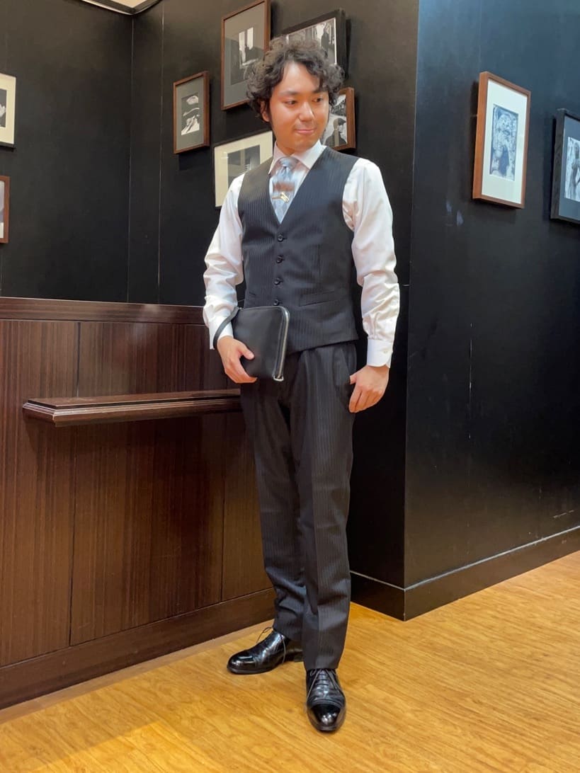 KEIさんの「TAKEO KIKUCHI｜【ナローモデル】シャイニー ヘリンボン ストライプ スーツ/3ピース対応可」を使ったコーディネート