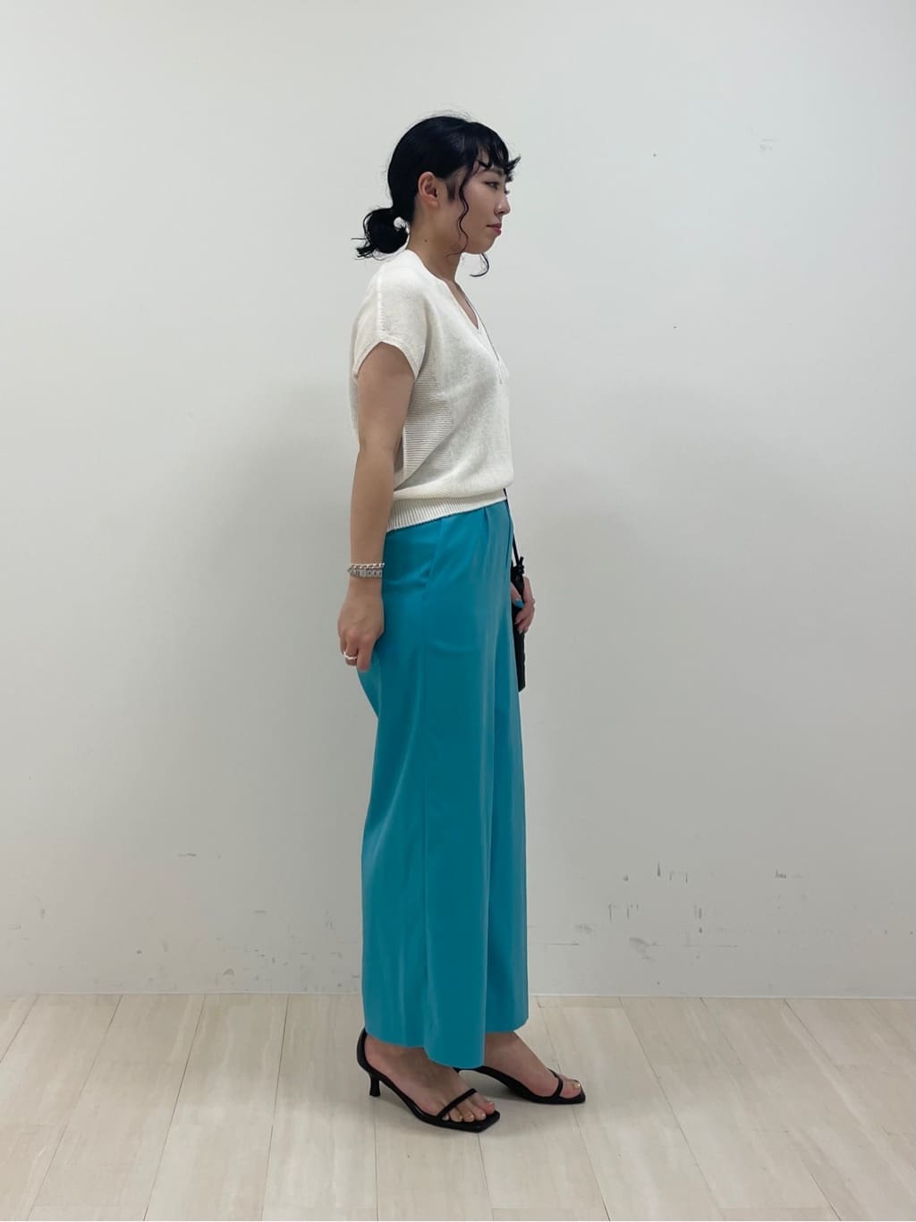 kanaさんの「INDIVI｜【褒められパンツ／洗える／ウエストゴム】ワイドタックパンツ」を使ったコーディネート