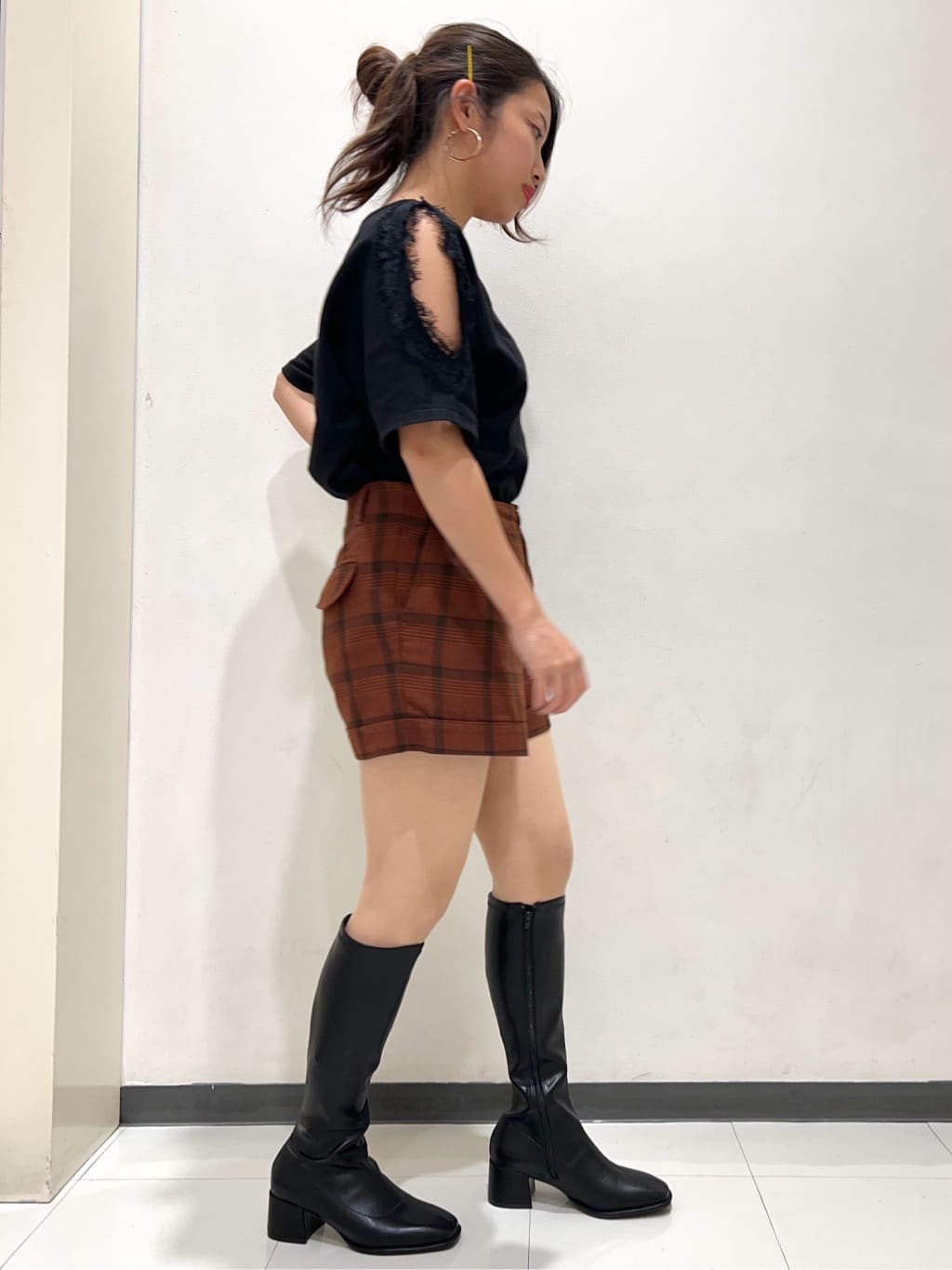 かなぴぃさんの「ESPERANZA｜スクエアトゥロングブーツ【ロングセラー／歩きやすい／ローヒール／ストレッチ／サイドジップ／着脱簡単／」を使ったコーディネート