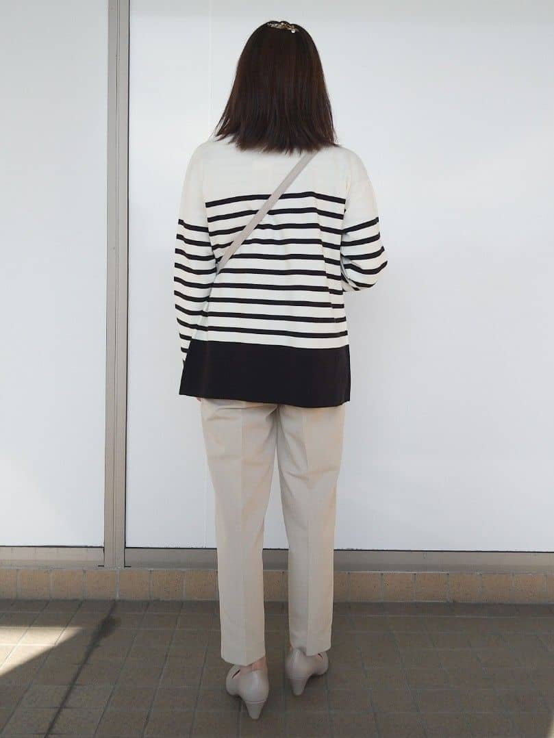 miさんの「grove｜【ふわっと心地よい足入れ】やわここち(R)Vカットパンプス」を使ったコーディネート