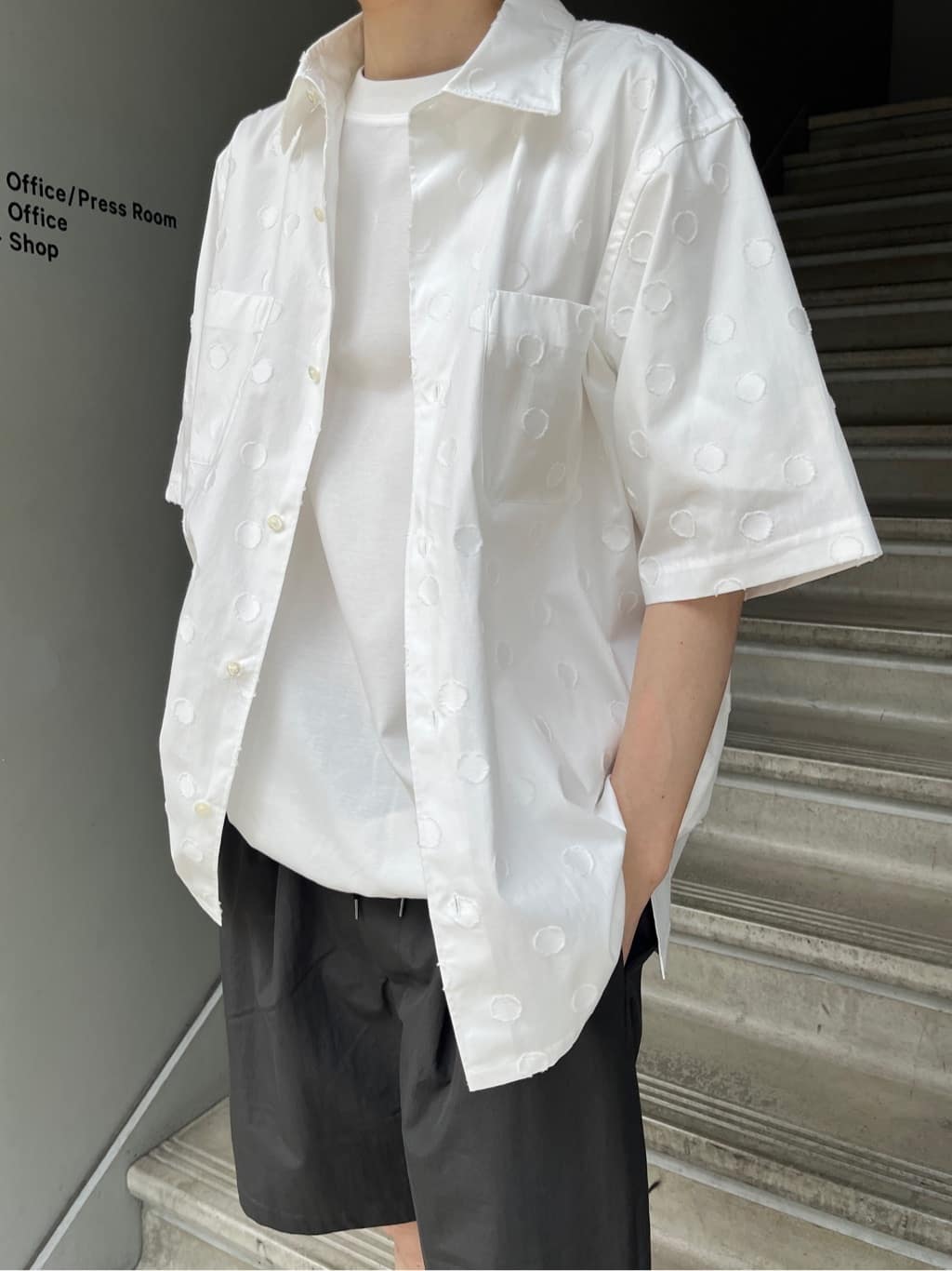 Shintaroさんの「TAKEO KIKUCHI｜【抗菌防臭／5サイズ展開】ハイゲージポンチ Tシャツ」を使ったコーディネート