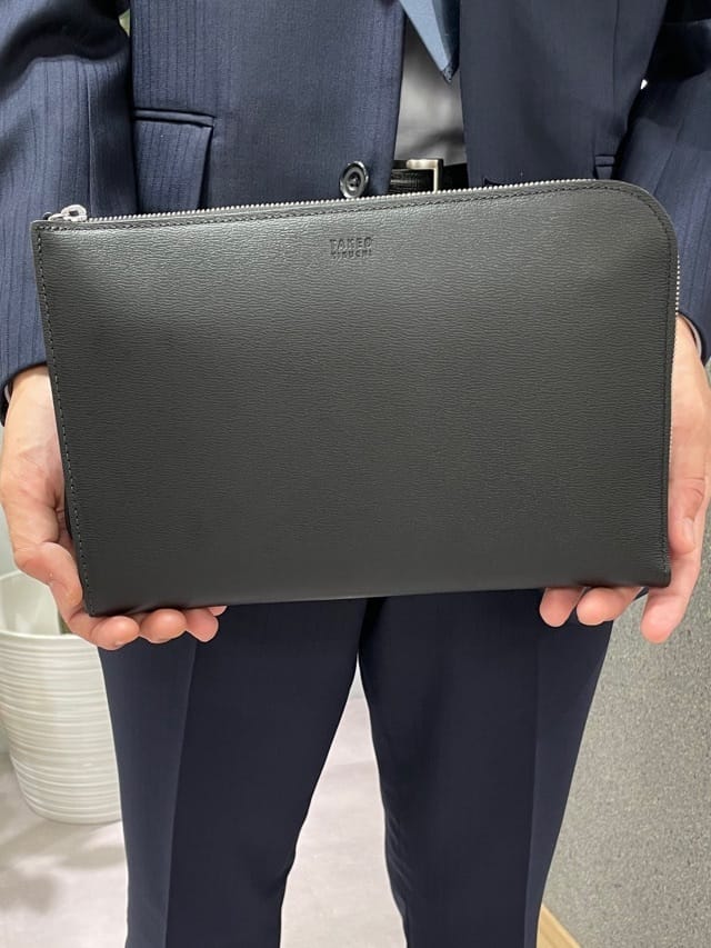 TAKE✳︎さんの「TAKEO KIKUCHI｜【ベーシック】レザー クラッチバッグ」を使ったコーディネート