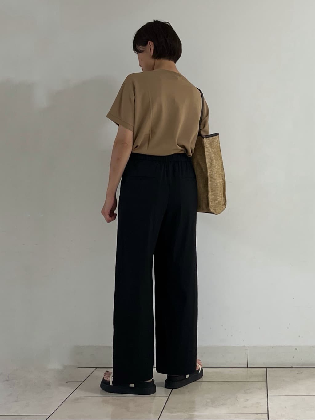 mihoさんの「INDIVI｜【褒められパンツ／洗える／ウエストゴム】ワイドタックパンツ」を使ったコーディネート