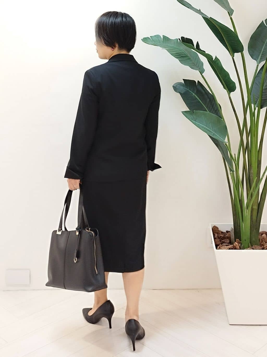 s u g iさんの「UNTITLED｜【洗える通勤スーツ】レジェールギャバ ストレッチタイトスカート」を使ったコーディネート