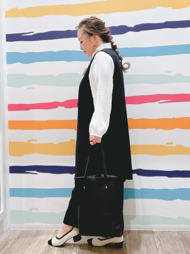 Peeさんの「SHOO･LA･RUE｜【通勤/デイリー/セットアップ可】マルチに使える カットジョーゼット ワイドパンツ」を使ったコーディネート