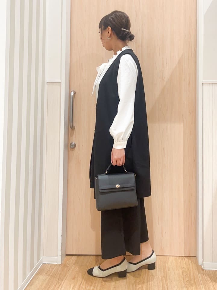 natsumiさんの「SHOO･LA･RUE｜【通勤/デイリー/セットアップ可】マルチに使える カットジョーゼット ワイドパンツ」を使ったコーディネート