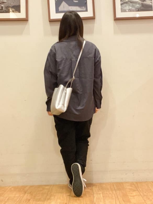 momoさんの「SHOO･LA･RUE｜【SS-3L/無理せずスリム】 ぐんぐん伸びる イージーテーパードパンツ」を使ったコーディネート