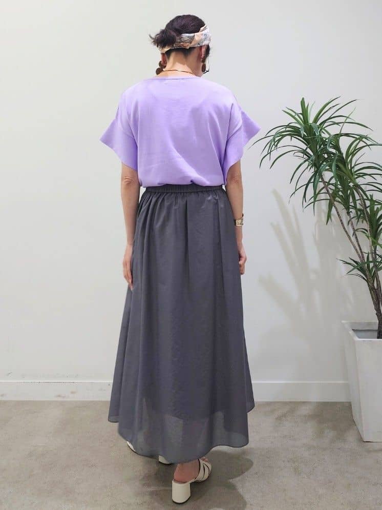 MUTSUKOさんの「UNTITLED｜【手洗い／88cm正方形】エンブレムプリントスカーフ」を使ったコーディネート