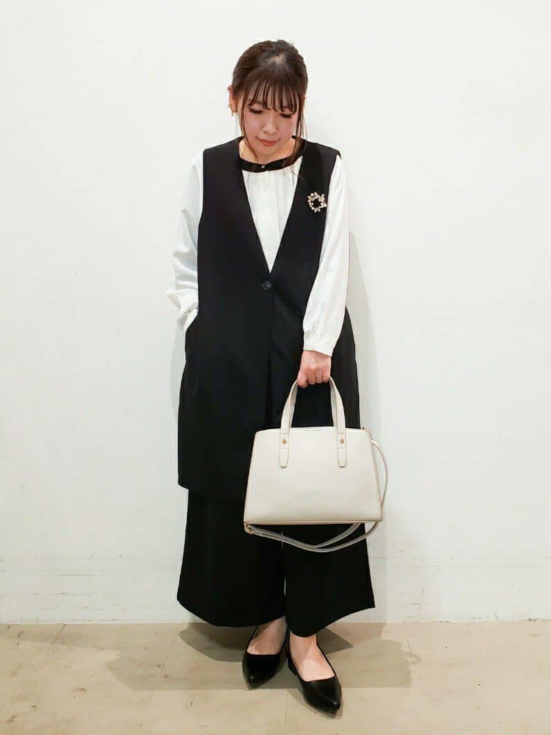 TSUCHIYAさんの「SHOO･LA･RUE｜【通勤/デイリー/セットアップ可】マルチに使える カットジョーゼット ワイドパンツ」を使ったコーディネート