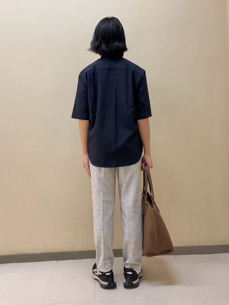 及川さんの「TAKEO KIKUCHI｜【尾州織】リネンブレンド メッシュパンツ」を使ったコーディネート
