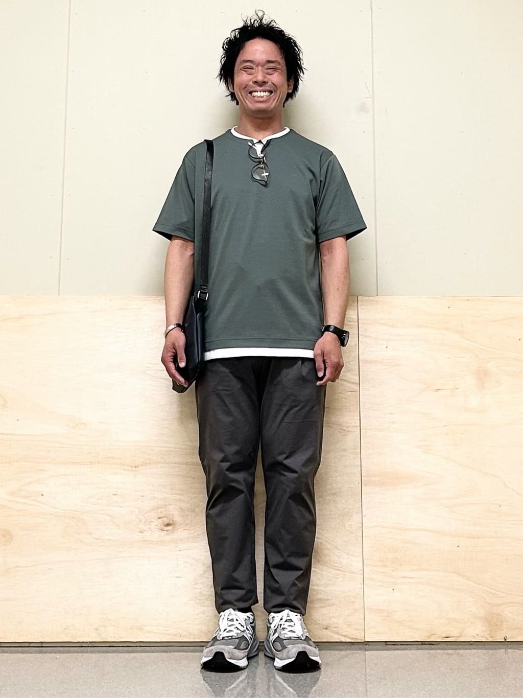 KENJI Iさんの「THE SHOP TK｜サフィアーノミニサコッシュ」を使ったコーディネート