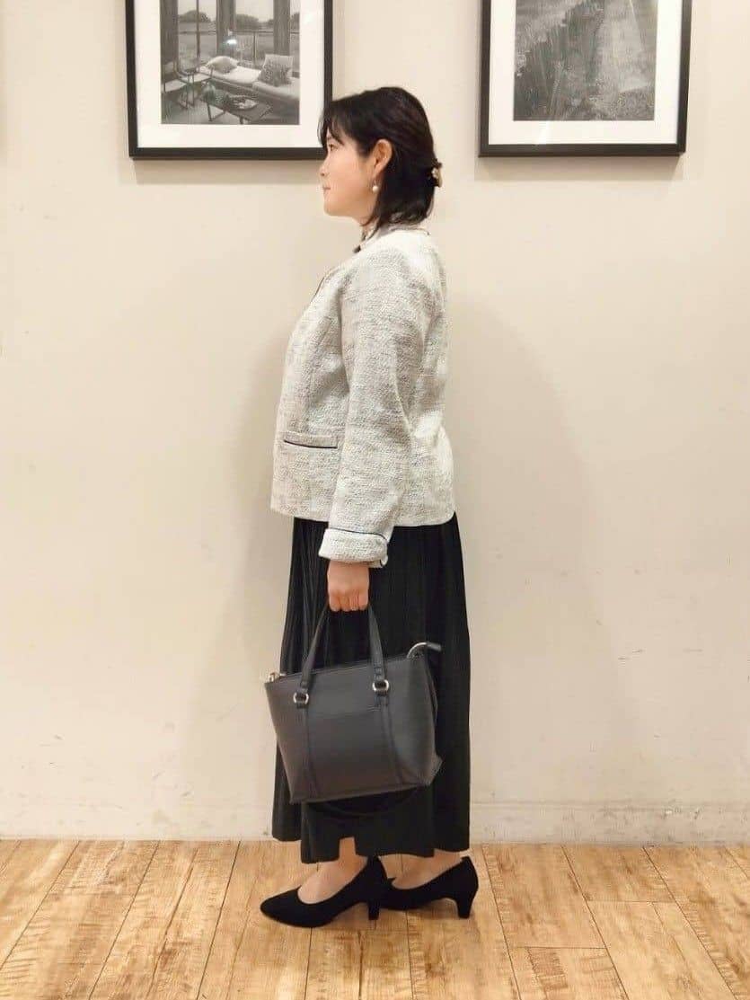 SHOOLARUEさんの「SHOO･LA･RUE｜◆【通勤/セレモニー】女性らしいハートネック パイピング ツイードジャケット」を使ったコーディネート
