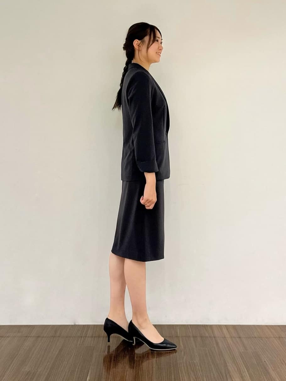 yazuさんの「INDIVI｜【洗える/UVケア/エコ/日本製】ストレッチ ストレートスカート」を使ったコーディネート
