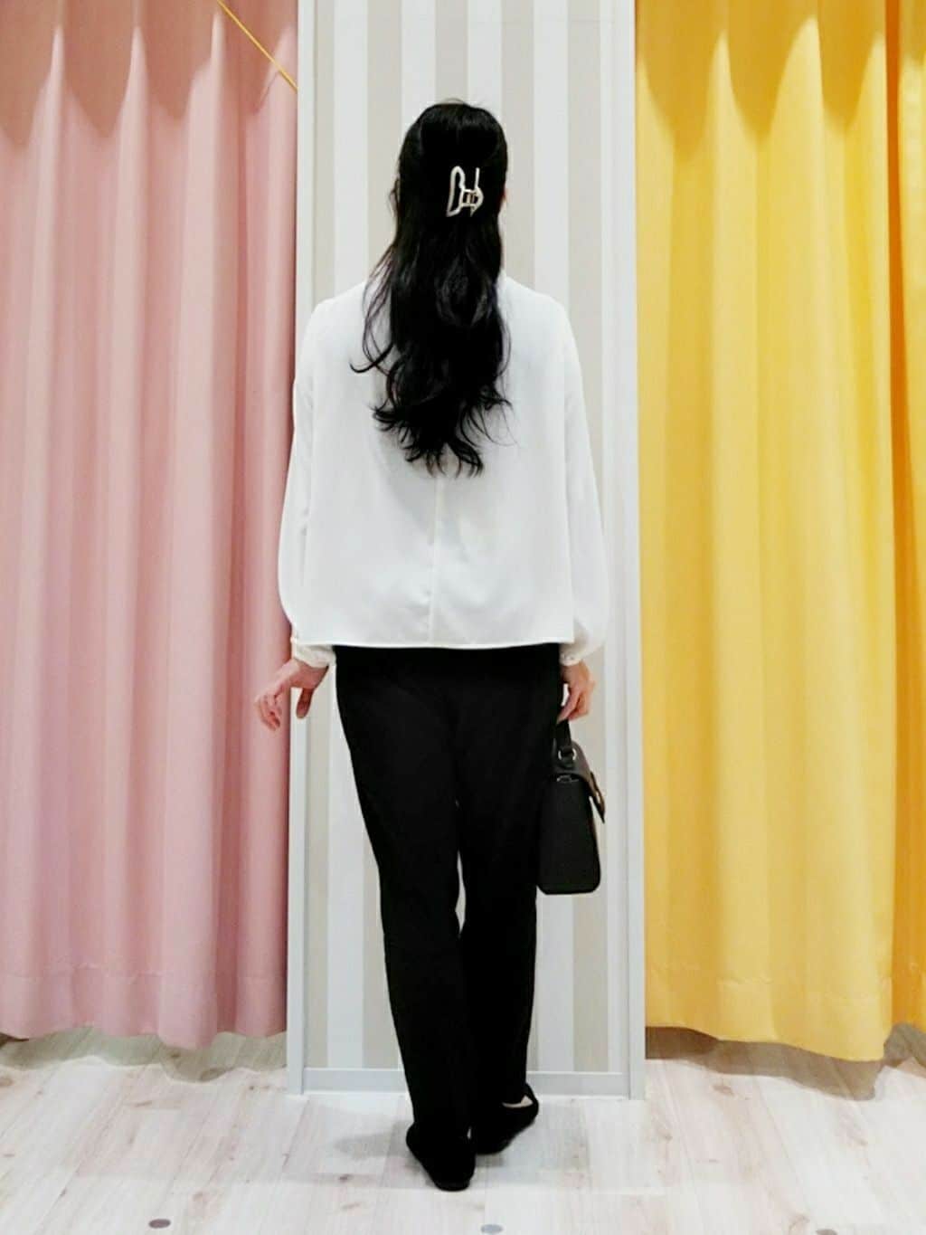 かずみさんの「SHOO･LA･RUE｜【洗える/SS-3L】すっきりキレイにかっこよく 大人のテーパードパンツ」を使ったコーディネート