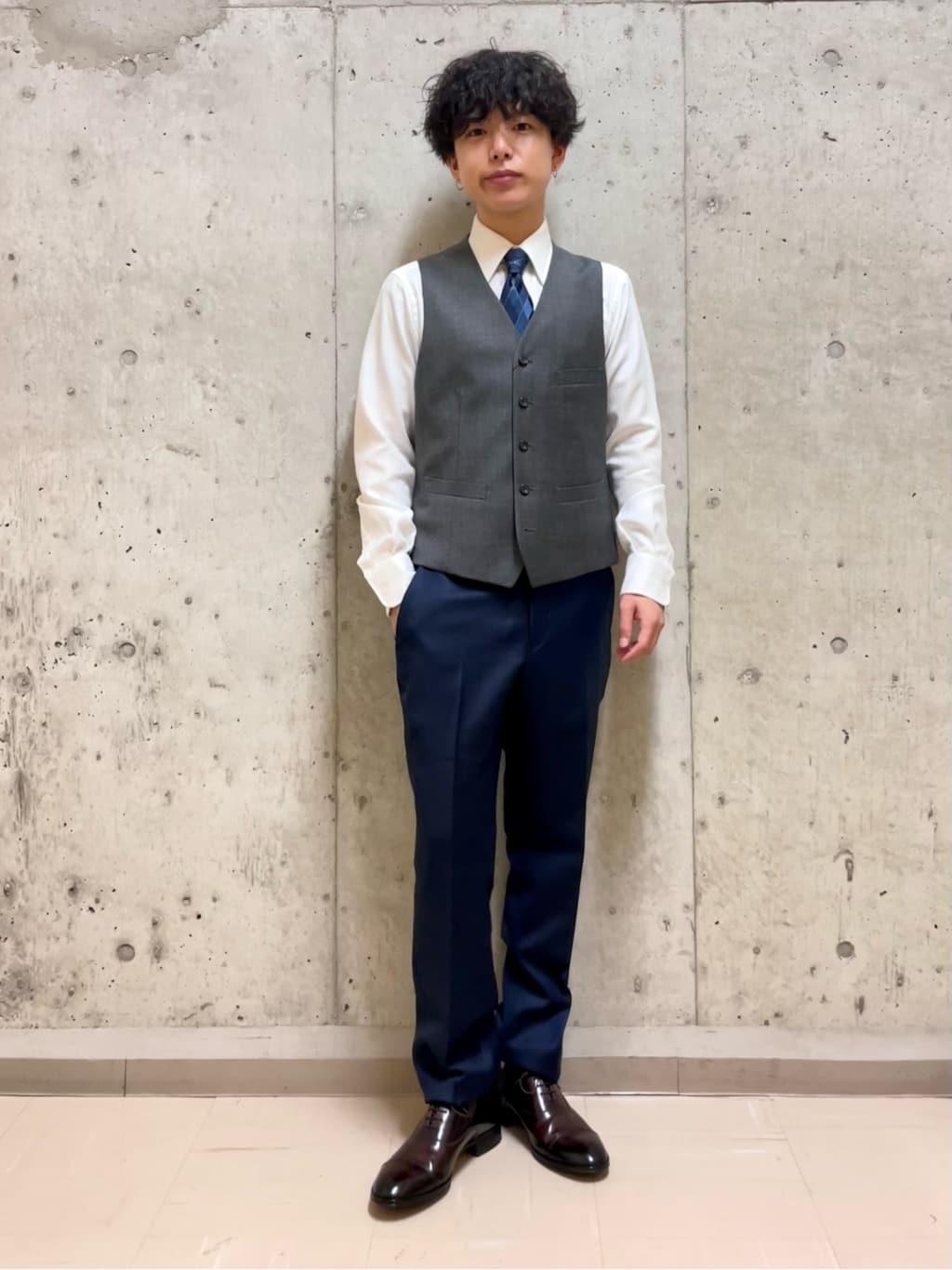すずきさんの「TAKEO KIKUCHI｜【Three by Three】シャイニーシャークピンヘッド ベスト / 3ピース対応」を使ったコーディネート