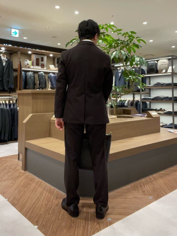 コウノ モトヤさんの「TAKEO KIKUCHI｜【Made in JAPAN】ブロード レギュラーカラー ドレスシャツ」を使ったコーディネート