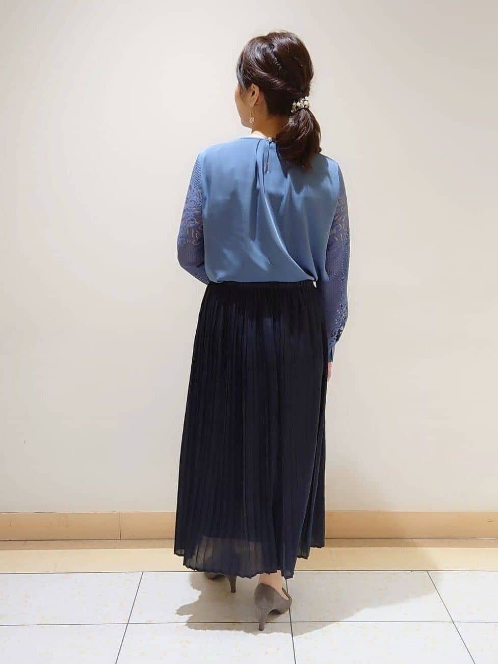 TOMOMIさんの「INDIVI｜【セレモニーにおすすめ！】パール調トップネックレス」を使ったコーディネート