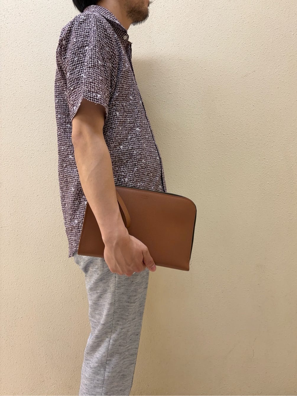 及川さんの「TAKEO KIKUCHI｜【尾州織】リネンブレンド メッシュパンツ」を使ったコーディネート