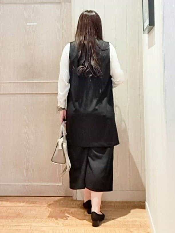 mariさんの「SHOO･LA･RUE｜【通勤/デイリー/セットアップ可】マルチに使える カットジョーゼット ワイドパンツ」を使ったコーディネート