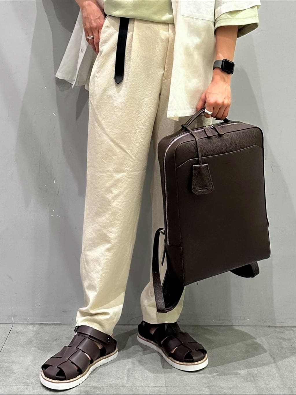 つぐみさんの「TAKEO KIKUCHI｜フルベジタンニンレザー バックパック」を使ったコーディネート