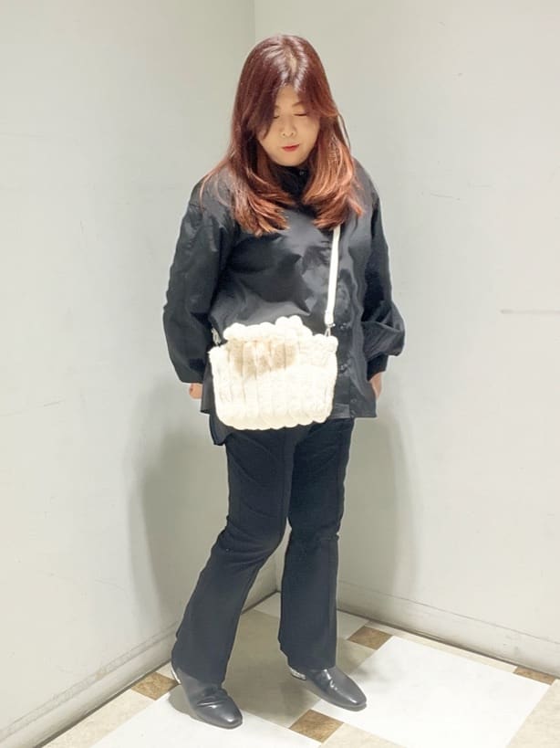 yumiさんの「ESPERANZA｜2WAY トート ショルダーバッグ ファー」を使ったコーディネート