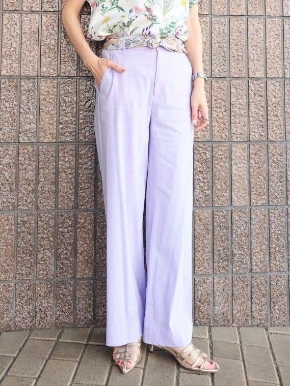 MUTSUKOさんの「UNTITLED｜【手洗い／88cm正方形】エンブレムプリントスカーフ」を使ったコーディネート